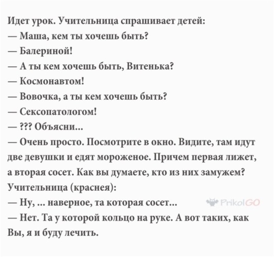 Пока мужик кончал на киску одной телке вторая облизывал член