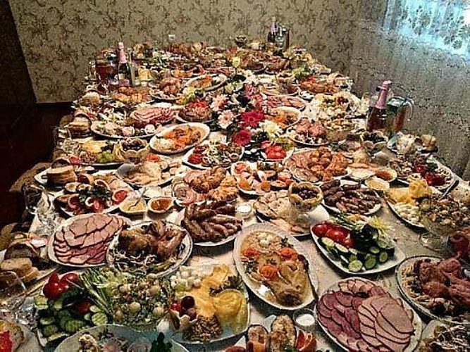 Накрытый стол смешные картинки