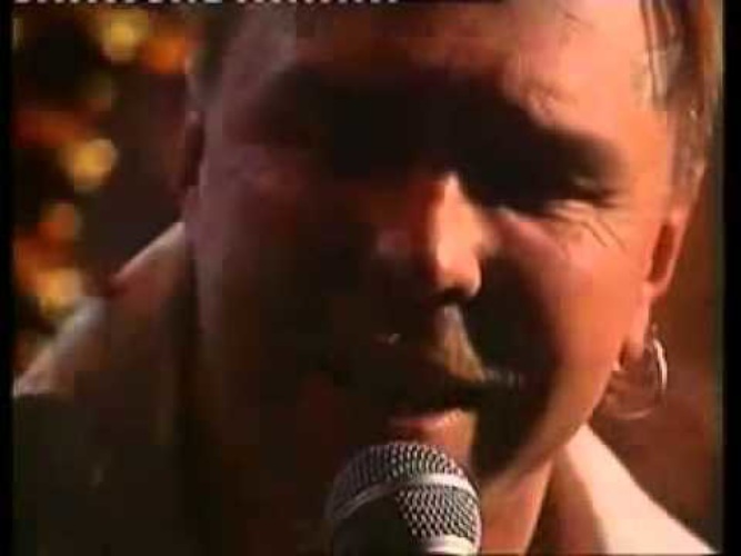 Гарик сукачев песни осень. Гарик сукачев. Человек-привычка гарик сукачев. Осенний концерт. Между водой и огнём гарик сукачёв.