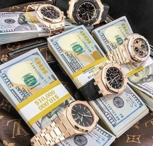 Часы из денег