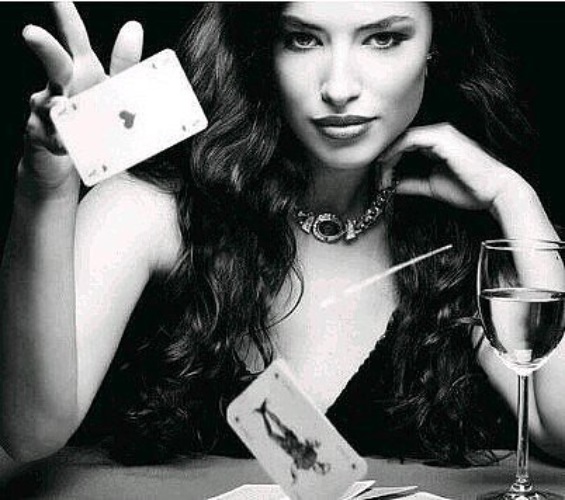 Если девушка играет в карты играть онлайн казино бет