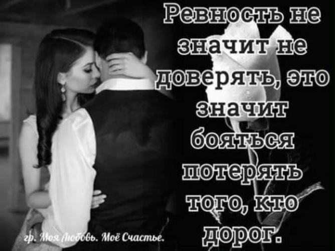 Брюнеточка доверилась любимому прямо на столе Брюнеточка доверилась любимому прямо на столе