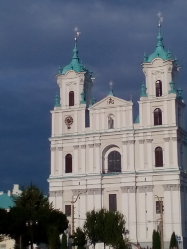 Службы в фарном костеле в гродно. Свадьба в Гродно замки авто Фарный костел. Фарный костёл Гродно старые фото.