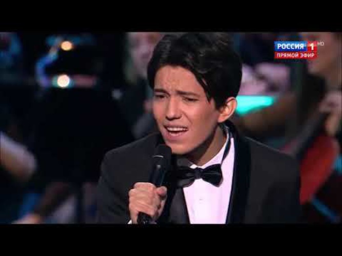 Димаш крутой лебеди. Димаш крутой лебеди. Уставших лебедей текст димаш. Димаш крутой лебеди. Димаш минус любовь уставших лебедей.