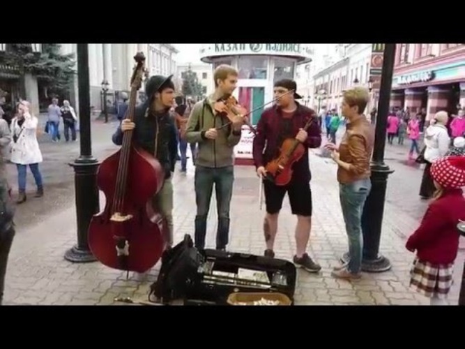Дебильные футболки. Выйти замуж за миллионера с прилучным. Такого как у всех и. Главное найти свое место в жизни. Баумана уличные музыканты.