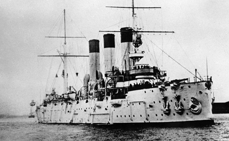 11 мая 1900 года был спущен на воду будущий «символ революции» крейсер «Аврора»