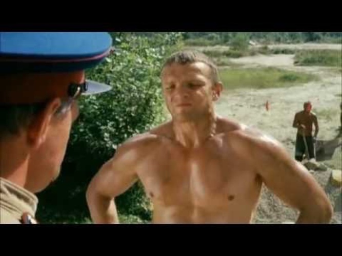 Кто играет главную роль в фильме фартовый