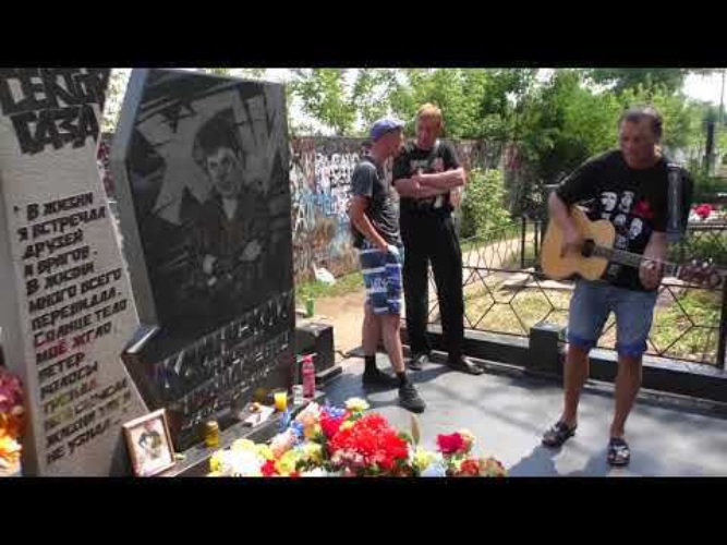 Ответы Mail.ru: Хою на родине поставили памятник или монумент?